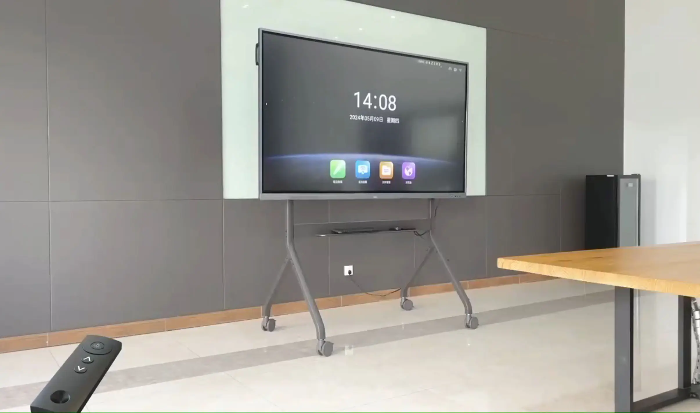 LCD video wall and panel